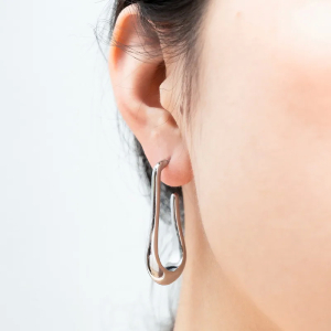 Ατσάλι Σκουλαρίκι Ασύμμετρα